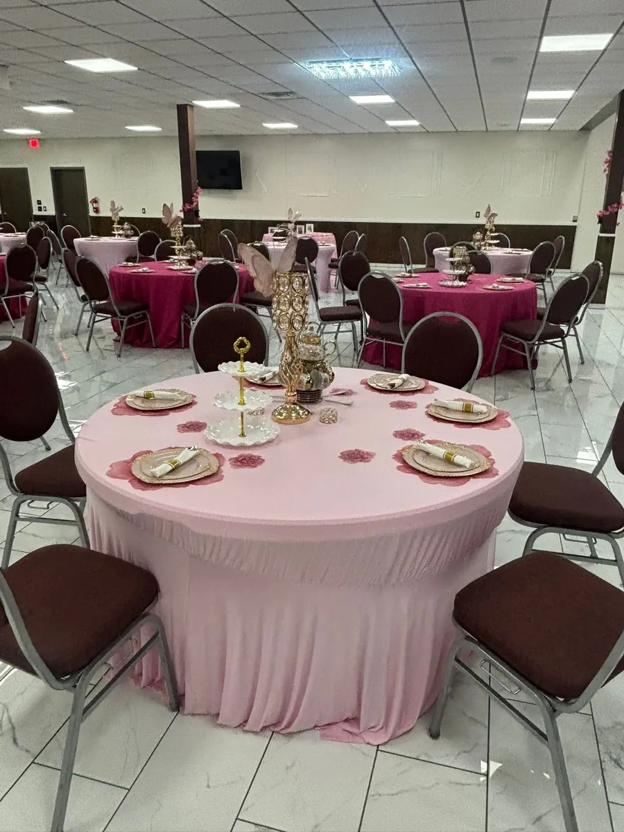 Blush pink table with gold chargers
