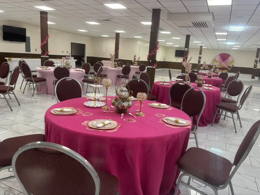 Fuchsia tablecloths with gold place settings